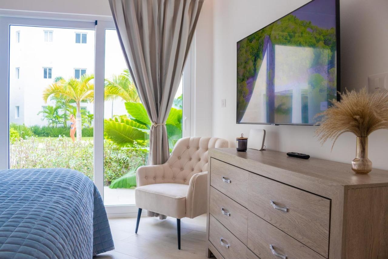 Family Getaway Apartment - Right On The Beach Punta Cana Exterior photo